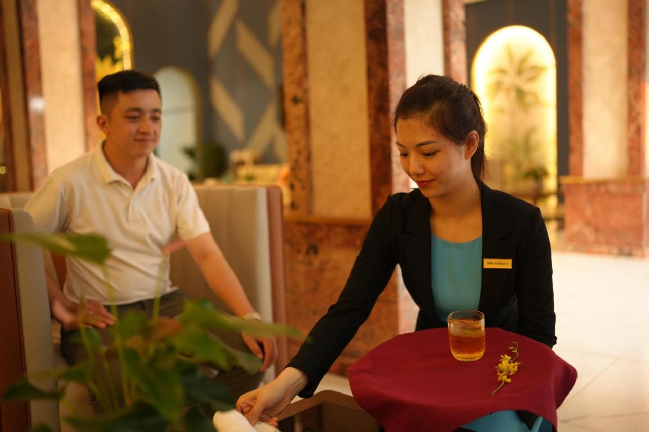 Pleiku Hotel Buitenkant foto