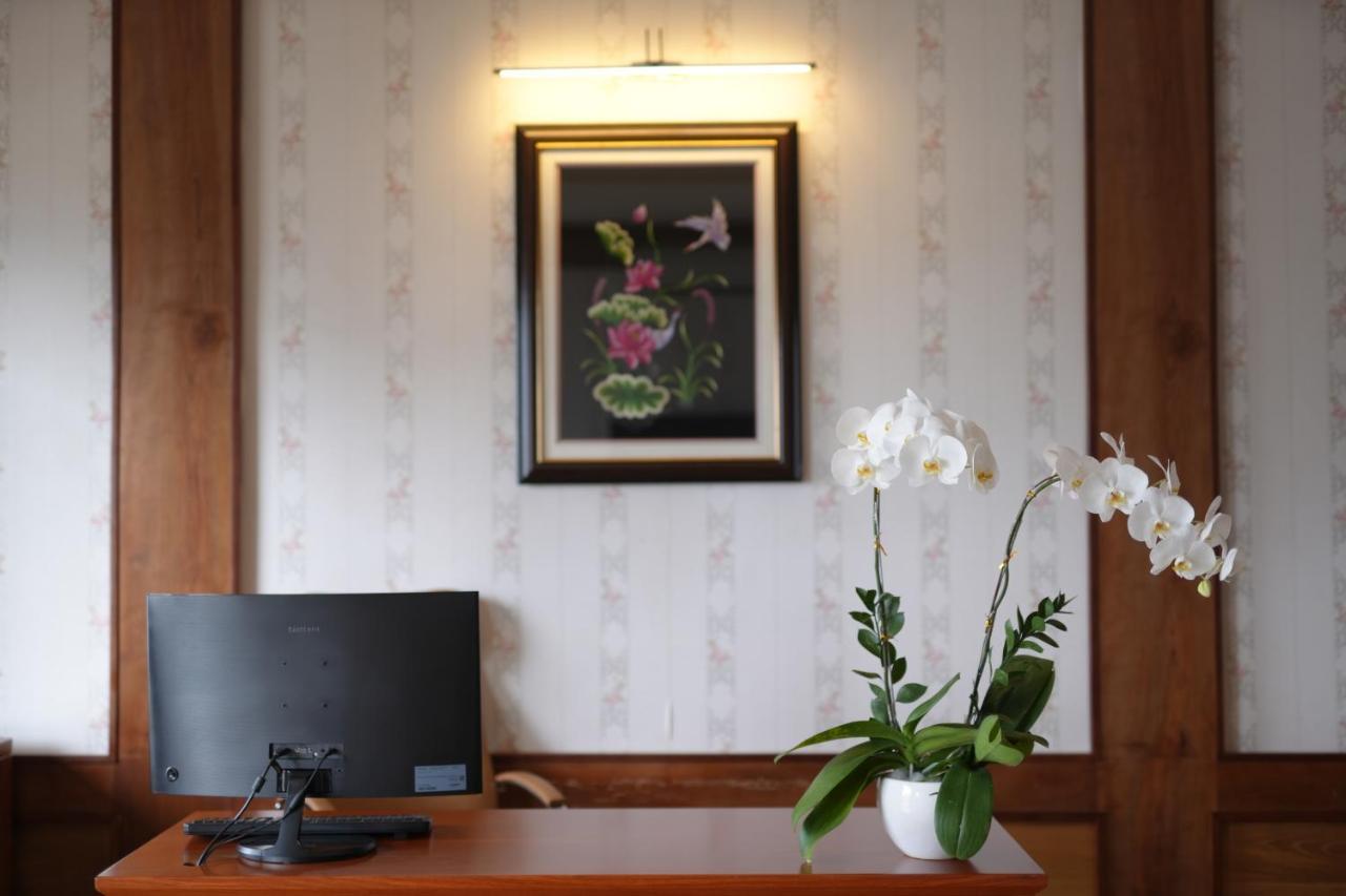 Pleiku Hotel Buitenkant foto